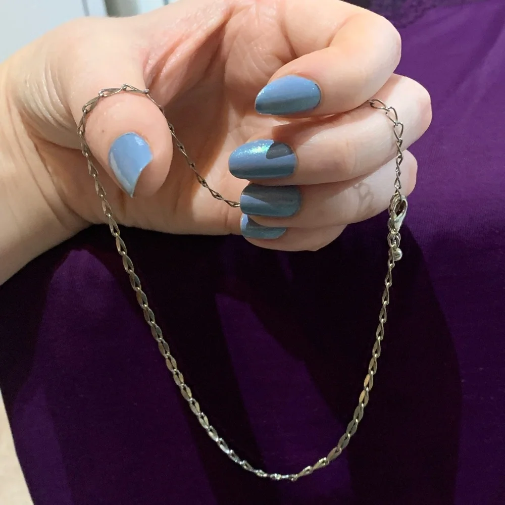 🥶 5/$18 - Dainty Gold Tone Choker - Picture 3 of 4